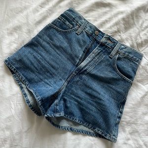Levi’s High Wasited Mom Shorts Denim